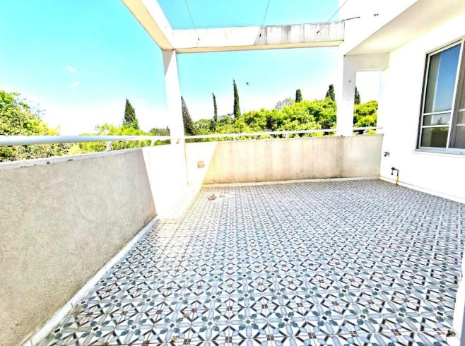 תמונה של 🏡✨ להשכרה  דופלקס 5.5 חדרים משופץ מהיסוד בכפר סבא  – בסביוני הכפר, מערב העיר | בניין בוטיק | 2 חניות ✨🏡